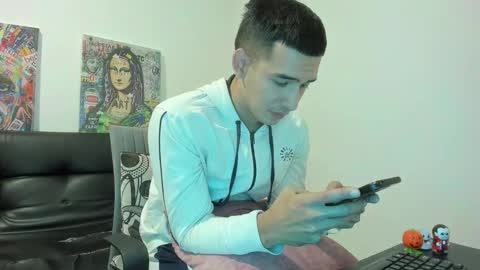 Snapshot of mike3xxx chatting on October 19, 2:49 am mike3xxx online show from October 19, 2:49 am