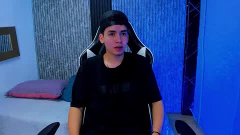 Mike 0233 online show from December 18, 5:03 am