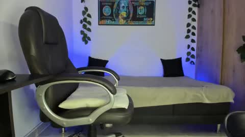 mikee_scooth online show from March 12, 3:46 am