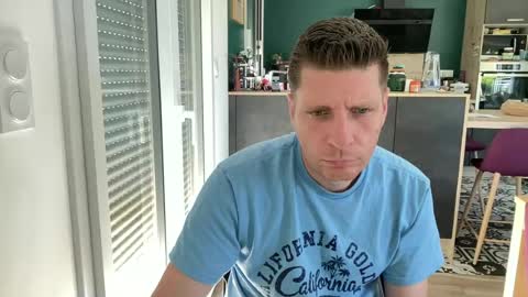 miklp8463 online show from May 22, 7:24 am