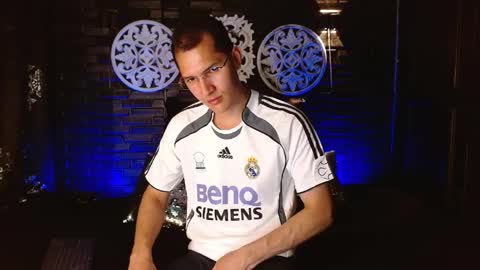 milandavid1 online show from March 31, 6:42 pm