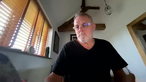 Misterblivs online show from April 2, 5:43 pm