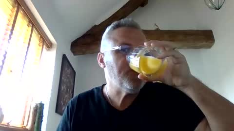 Misterblivs online show from April 8, 8:25 am