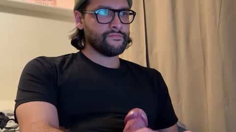 molten_escargot online show from December 16, 3:19 am