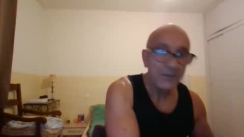 moment71200 online show from November 17, 3:59 pm