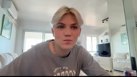 moonflamek online show from February 24, 12:17 pm