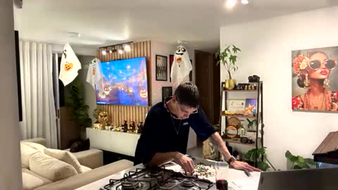   online show from November 1, 11:09 pm