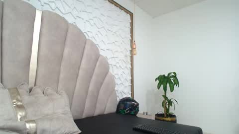 Mr Porn  online show from May 4, 9:38 pm