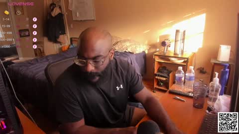 Snapshot of mrchuckdailyxxx chatting on December 8, 7:43 pm Chuck Daily online show from December 8, 7:43 pm