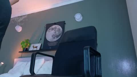 Mr Fox online show from November 7, 8:01 pm