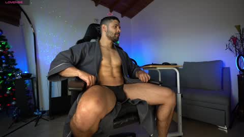 Luis    Instagram   online show from December 25, 10:16 pm