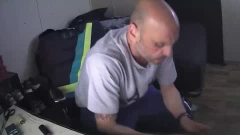 Muffdiver online show from March 13, 4:53 am