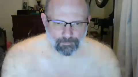 Just hanging out - No pressure online show from June 27, 7:22 am