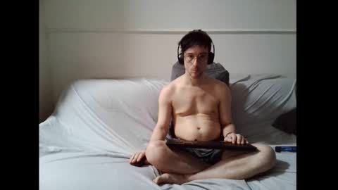 a Ordinary Boy online show from February 24, 2:12 am