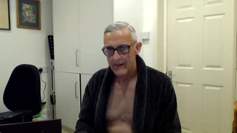 nakedcarpenteruk online show from May 21, 10:47 pm