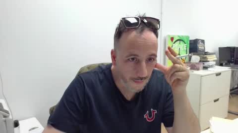 nassobout online show from December 8, 9:52 pm