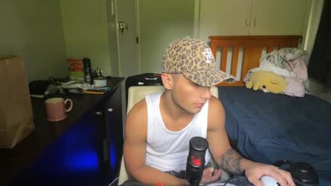 native_boy2 online show from February 5, 8:38 pm