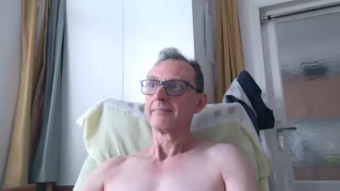 naturista25 online show from May 27, 1:30 pm