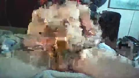 needs2hands2 online show from January 8, 3:23 am