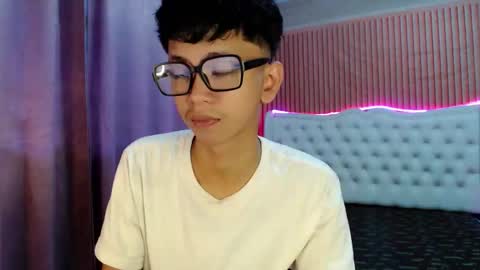Ethan online show from May 31, 10:00 pm