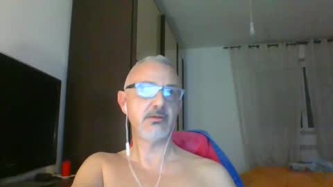 Snapshot of nevenerabis chatting on December 22, 6:26 pm nevenerabis online show from December 22, 6:26 pm