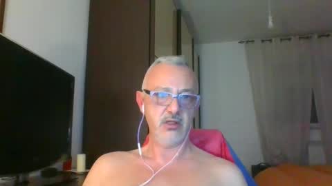 Snapshot of nevenerabis chatting on February 18, 3:21 am nevenerabis online show from February 18, 3:21 am