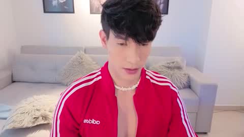   online show from February 3, 8:25 pm