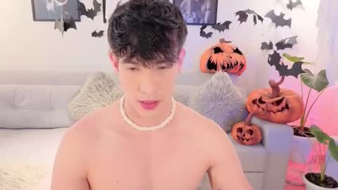   online show from November 3, 9:27 pm