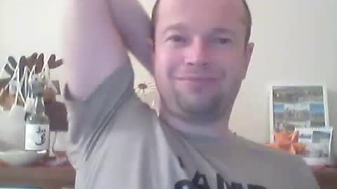 nick1990b online show from December 18, 5:53 pm