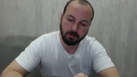 Julian online show from May 4, 10:00 pm