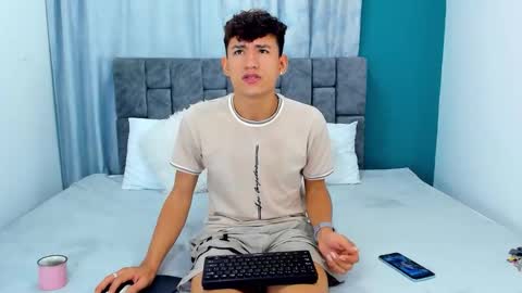 nicolastorres__ online show from November 30, 6:37 am