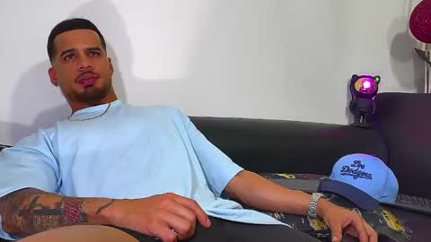 Nicolas Muscle online show from December 21, 4:52 am