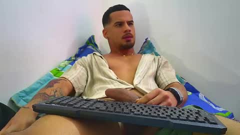 Nicolas Muscle online show from December 7, 8:22 am