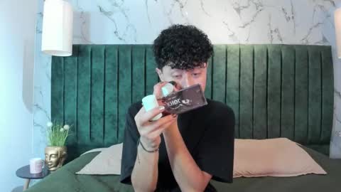 noah_dupont_ online show from December 22, 11:40 am