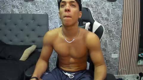 Snapshot of noah_flynn1 chatting on September 23, 6:13 am noah_flynn1 online show from September 23, 6:13 am