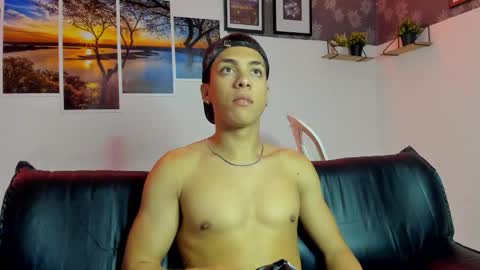 noah_flynn1 online show from February 10, 9:47 am