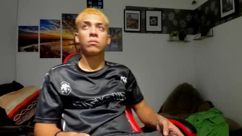 Snapshot of noah_flynn1 chatting on September 30, 4:51 am noah_flynn1 online show from September 30, 4:51 am