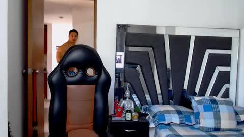 Noah Harris01 online show from March 20, 3:49 pm