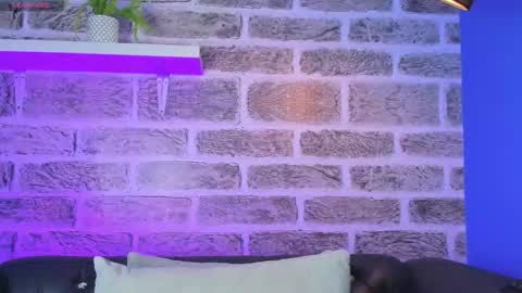    online show from March 18, 12:19 pm