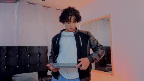 noah_smith04 online show from January 9, 2:33 pm