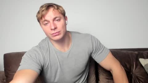 Snapshot of o_r_b_i_t chatting on December 12, 3:48 pm o_r_b_i_t online show from December 12, 3:48 pm
