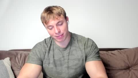 Snapshot of o_r_b_i_t chatting on February 6, 4:14 pm o_r_b_i_t online show from February 6, 4:14 pm