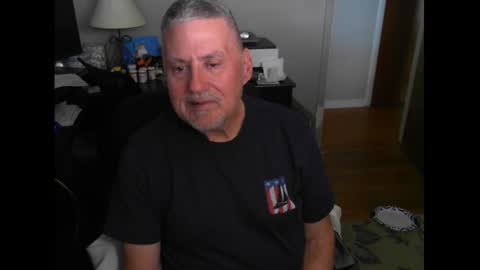 Snapshot of ohfukitsbob chatting on October 24, 4:20 pm ohfukitsbob online show from October 24, 4:20 pm