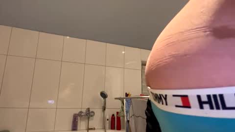 Snapshot of ohja87 chatting on January 24, 9:15 pm ohja87 online show from January 24, 9:15 pm