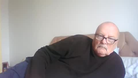 Snapshot of old_fkrr_ chatting on October 20, 12:31 pm old_fkrr_ online show from October 20, 12:31 pm