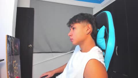 Oliver bray online show from November 8, 1:42 am