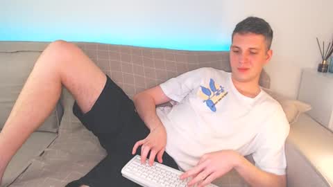 Snapshot of oliver_hort chatting on January 21, 6:11 pm Oliver online show from January 21, 6:11 pm