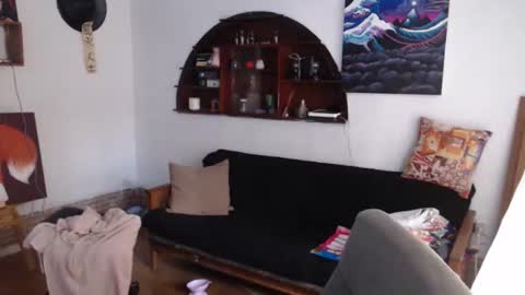 oliver_laid_2023 online show from January 16, 9:39 pm