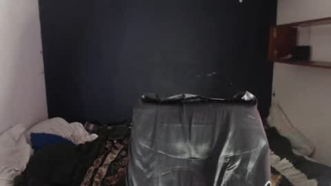 oliver_laid_2023 online show from December 5, 7:07 pm