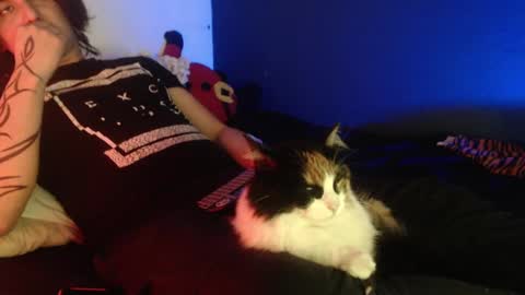 oliver_laid_2023 online show from February 3, 12:58 am